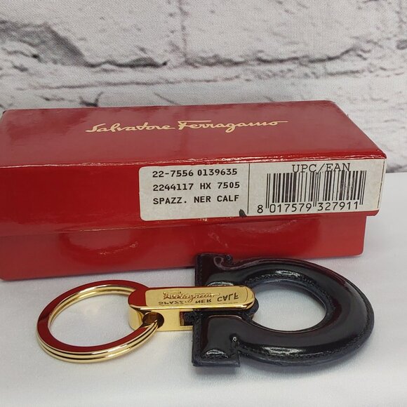 SALVADOR FERRAGAMO 'GANCINI' LEATHER KEY FOB GOLD KEY RING W/ORIGINAL BOX - Picture 14 of 16